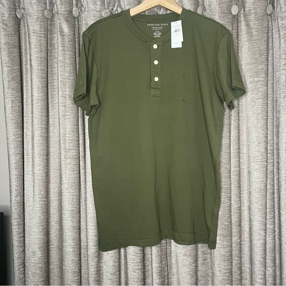 NWT American Eagle Olive Green Short Sleeve Henley T Shirt Size Small - Picture 2 of 11